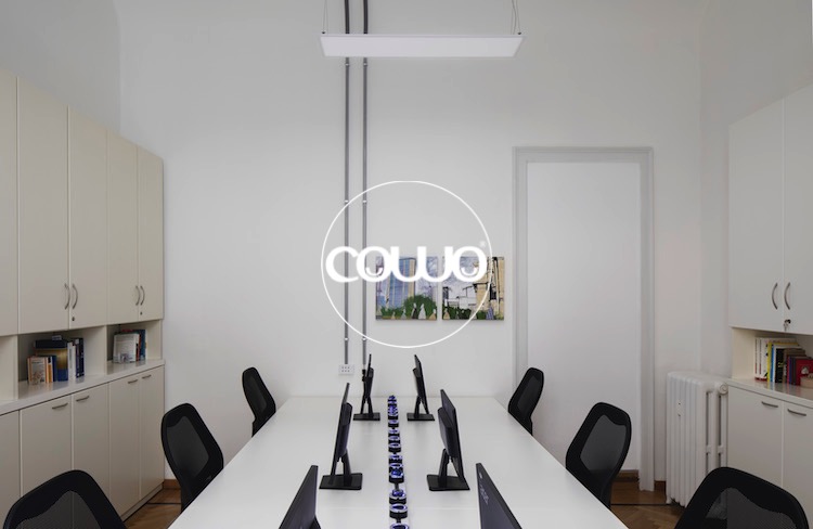 Tavolo condiviso al Coworking Milano Duomo